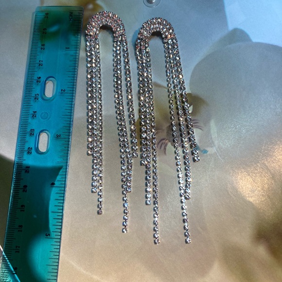 🌟 Long Tassel Rhinestone Earrings - Picture 5 of 5